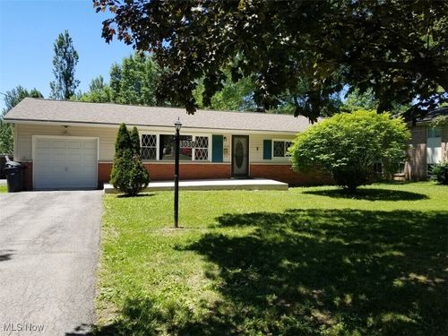3030 Green Acres Dr, Youngstown, OH, 44505-2003 | Card Image