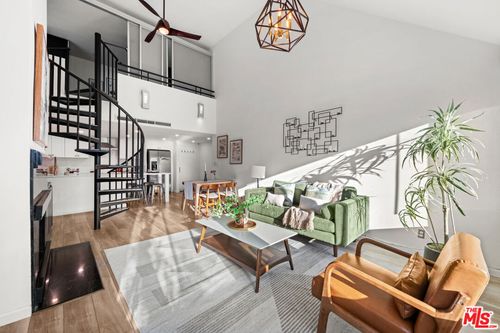 unit-342-950 N Kings Rd, West Hollywood, CA, 90069-6220 | Card Image