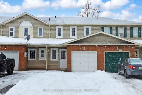 111 Albert St S, Lindsay, ON, K9V6G1 | Card Image