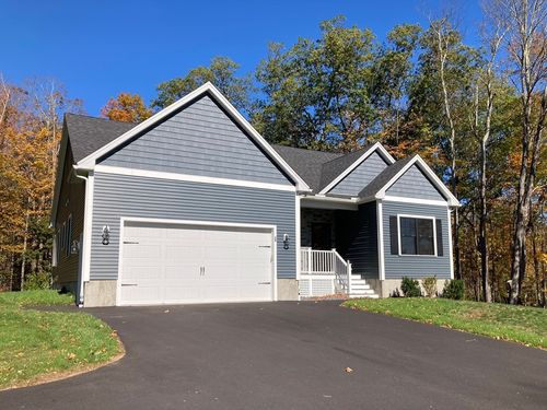 28 Spring St, Petersham, MA, 01366-9522 | Card Image