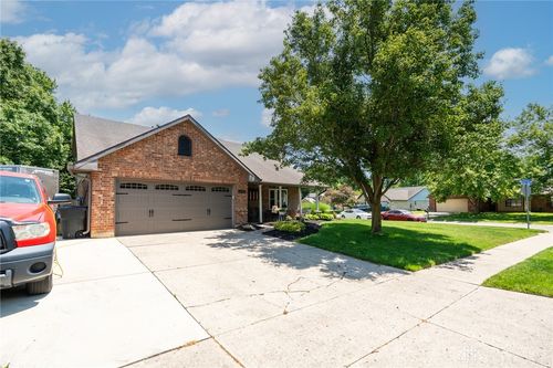 6891 Deer Bluff Dr, Huber Heights, OH, 45424-7037 | Card Image