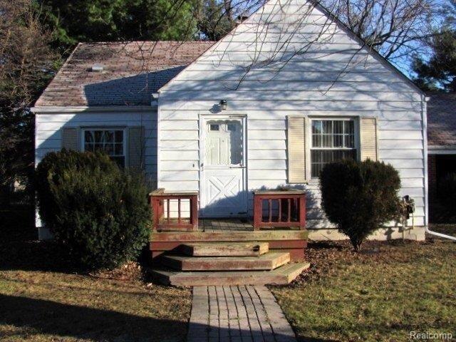 Huntington Ave, Harper Woods, MI 48225