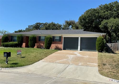 901 Gregory Ave, Bedford, TX, 76022-7844 | Card Image