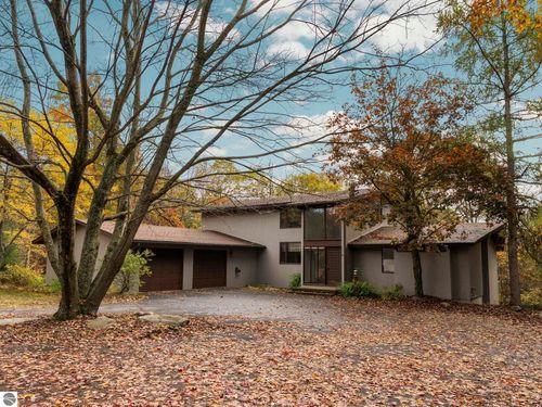 8560 S 41 Rd, Cadillac, MI, 49601-9708 | Card Image