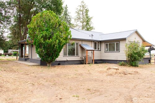 111 Valley St, Okanogan, WA, 98840-9627 | Card Image