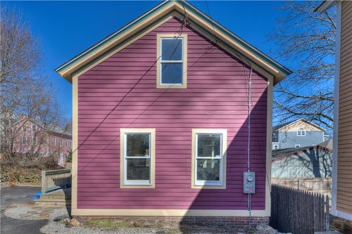 30 Queen St, East Greenwich, RI, 02818-3725 | Card Image