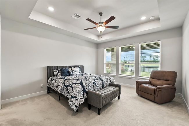 The primary suite offers beautiful views of the lake. | Image 14