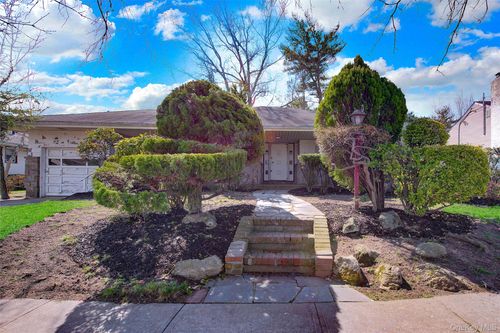 197 Delaware Ave, Freeport, NY, 11520-1337 | Card Image