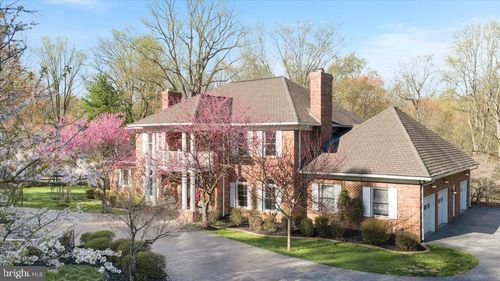532 Walker Rd, GREAT FALLS, VA, 22066-3612 | Card Image