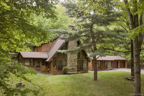 91 W Corbett Rd, Montgomery, NY, 12549-1923 | Card Image