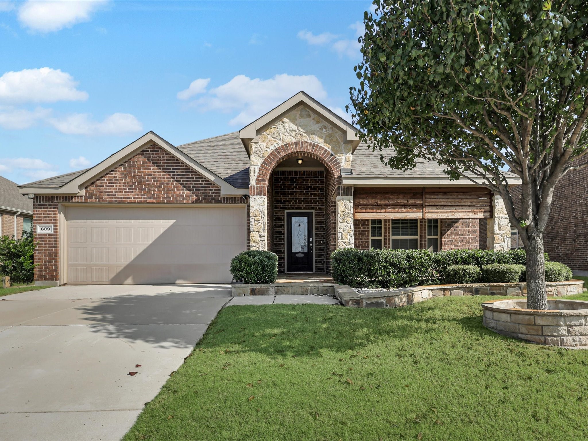 Residential Lease in Oak Point