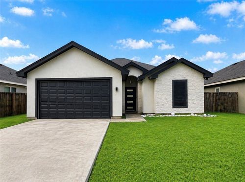 903 W Main St, Alice, TX, 78332-4313 | Card Image