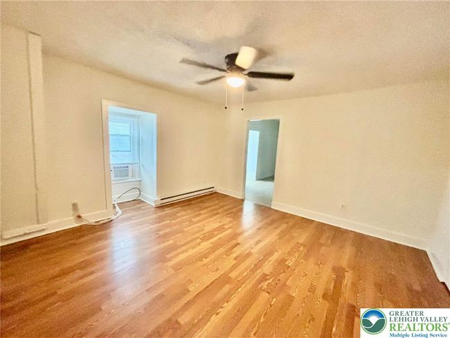 APT-5 - 631 Pen Argyl St, Condo with 2 bedrooms, 1 bathrooms and null parking in Pen Argyl PA | Image 6