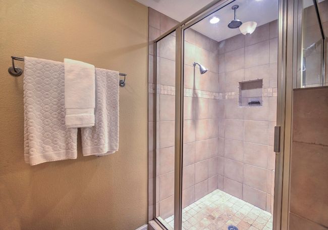 Shower stall with rain head and tradition dual shower options | Image 26