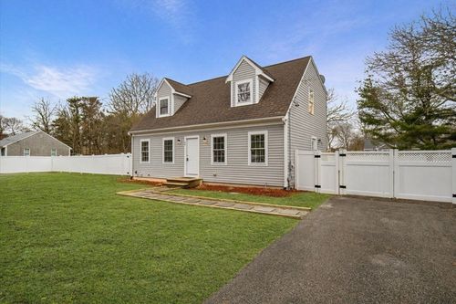 49 Orrs Ave, Hyannis, MA, 02601-5336 | Card Image