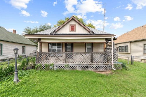 805 N 9th St, Salina, KS, 67401-2911 | Card Image