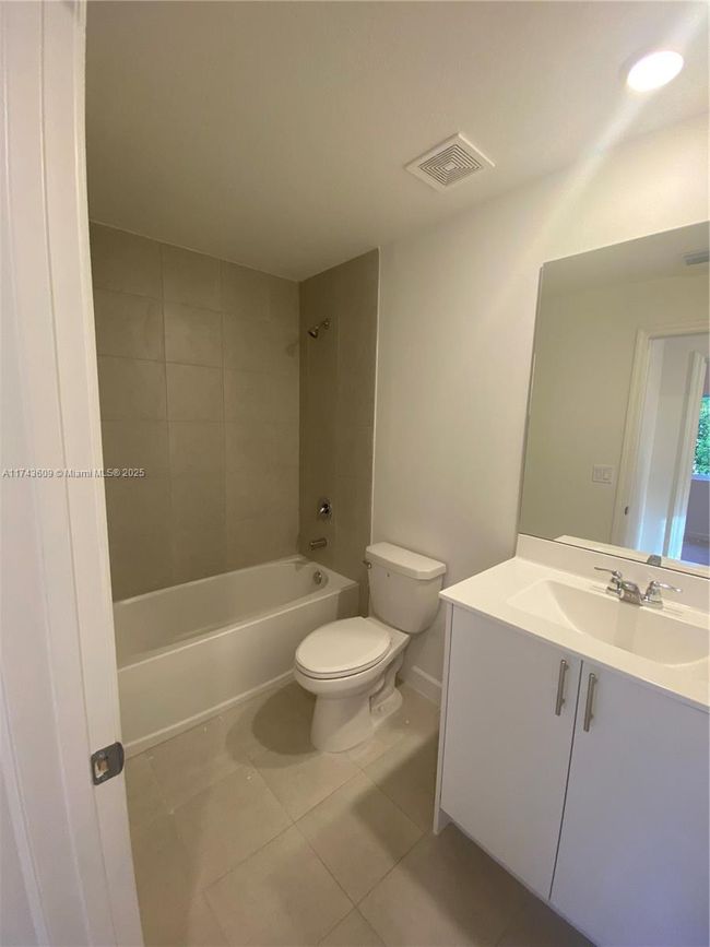 5195 Sw 37 Th St, Townhouse with 3 bedrooms, 3 bathrooms and null parking in West Park FL | Image 19