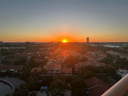 ph10-3610 Yacht Club Dr, Aventura, FL, 33180-3541 | Card Image
