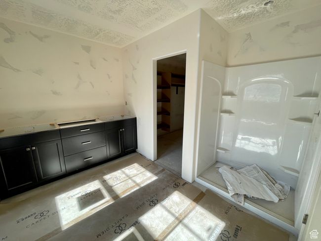 Primary Bathroom, dual sinks, separate tub and shower | Image 8