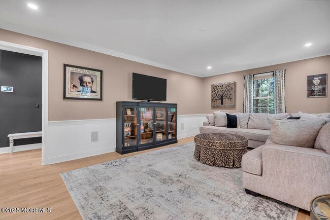 Living Room | Image 33