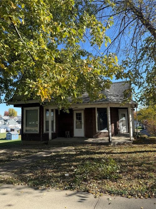 1309 10th Ave, Belle Plaine, IA, 52208-1619 | Card Image