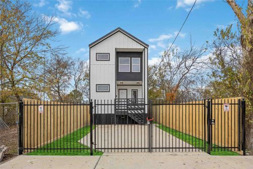 2207 Des Chaumes St, Houston, TX, 77026-7035 | Card Image