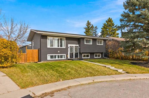 20 Maple Court Cres Se, Calgary, AB, T2J1V7 | Card Image