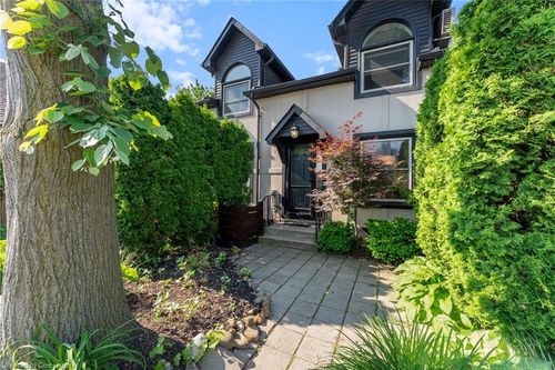2-23 Macaulay St W, Hamilton, ON, L8L1E6 | Card Image