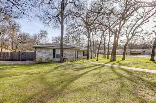 612 Melbourne Ct, Hurst, TX, 76053-5327 | Card Image
