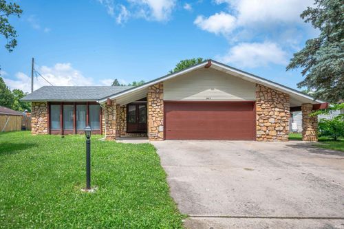 2405 S Wisteria Ln, Muncie, IN, 47302-9270 | Card Image