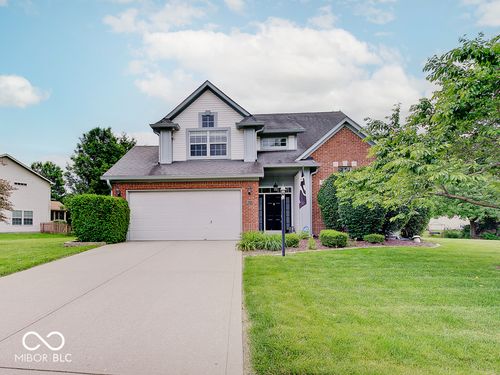 6215 Valleyview Dr, Fishers, IN, 46038-2082 | Card Image