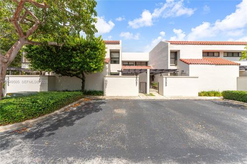 0-8087 Sw 86th Ter, Miami, FL, 33143-7028 | Card Image