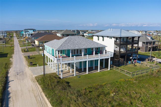 852 Lazy Ln, House other with 4 bedrooms, 3 bathrooms and 1 parking in Crystal Beach TX | Image 44