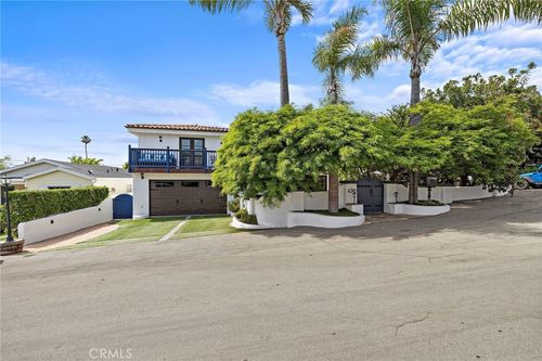 490 Agate St, Laguna Beach, CA, 92651-3324 | Card Image