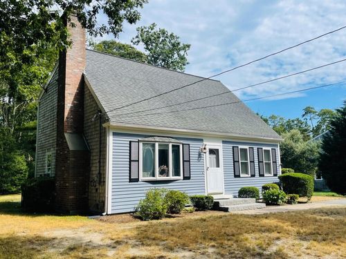 9 James Cir, Mashpee, MA, 02649-4917 | Card Image