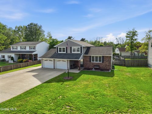 32 Willoughby Dr, Colonie, NY, 12205-2007 | Card Image