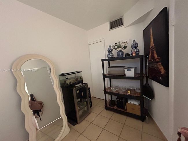 APT-410 - 2899 Collins Ave, Condo with 0 bedrooms, 1 bathrooms and null parking in Miami Beach FL | Image 8