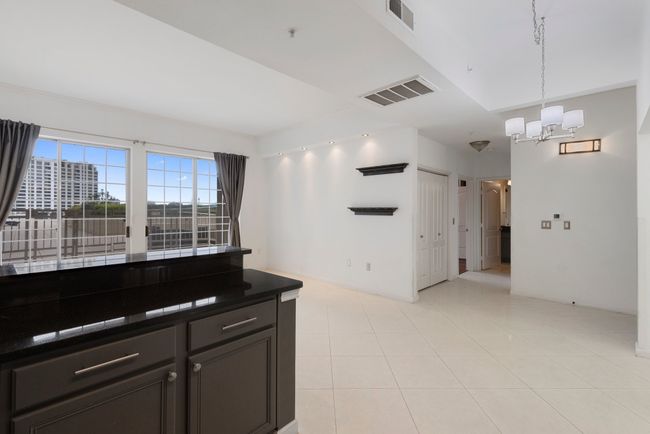 APT-519 - 3225 Turtle Creek Blvd, Condo with 2 bedrooms, 2 bathrooms and null parking in Dallas TX | Image 4
