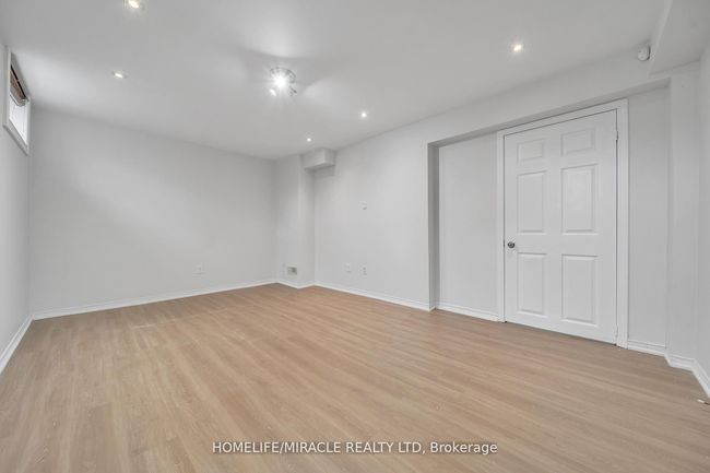 93 Crystal Glen Cres, House attached with 4 bedrooms, 4 bathrooms and 2 parking in Brampton ON | Image 40