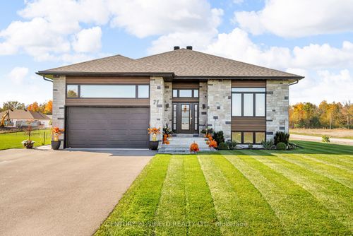 71 Dale St, Ingleside, ON, K0C1M0 | Card Image