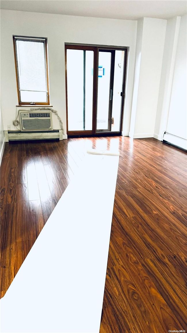 Livingroom french door i | Image 4