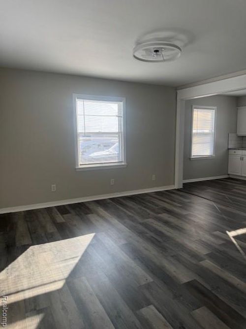 1153 Farmington Rd, Garden City, MI, 48135-1184 | Card Image