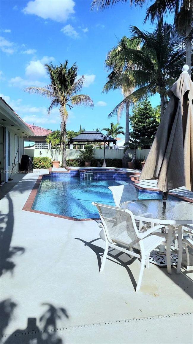 14246 Sw 21 St Ter, House other with 5 bedrooms, 3 bathrooms and null parking in Miami FL | Image 21