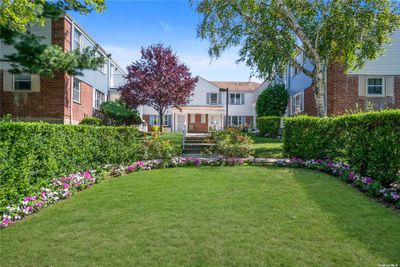 110 - 68-55 Cloverdale Boulevard, Condo with 3 bedrooms, 2 bathrooms and null parking in Oakland Gardens NY | Image 2