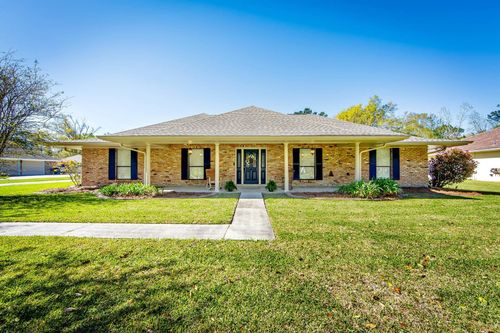220 Ouiski Bayou Dr, Houma, LA, 70360-7966 | Card Image