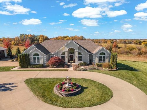 10030 Airfield Ln, Richmond, MO, 64085-2266 | Card Image