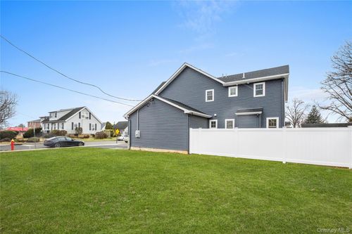 199 N. Elm, Oyster Bay, NY, 11758 | Card Image