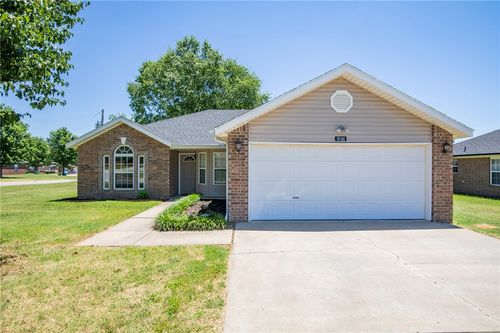 610 Maplewood Dr, Centerton, AR, 72719-9667 | Card Image