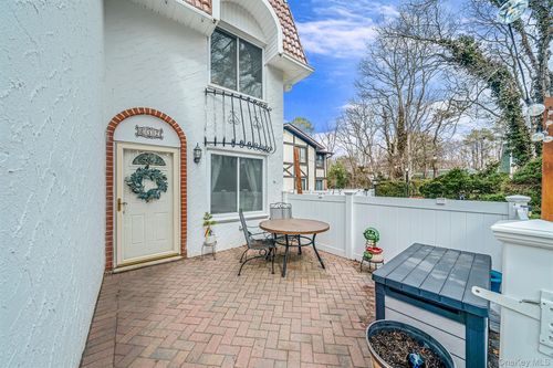 842 Golf Ln, Medford, NY, 11763 | Card Image