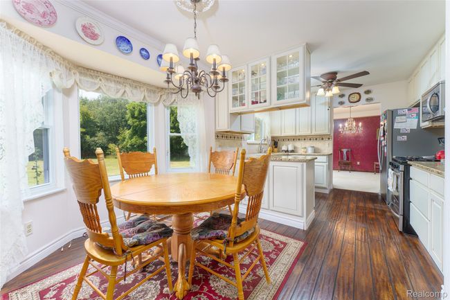 breakfast area | Image 12